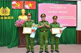 Khen thưởng tập thể, cá nhân trong phòng, chống tội phạm ma túy