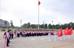 Đại biểu Đại hội Cháu ngoan Bác Hồ báo công và vào Lăng viếng Chủ tịch Hồ Chí Minh