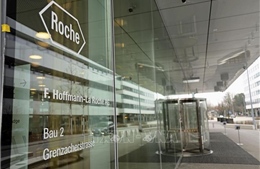 Khoản đầu tư 50 tỷ USD của Roche gặp trở ngại do sắc lệnh về giá thuốc