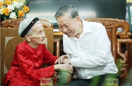 Tổng Bí thư Tô Lâm thăm Mẹ Việt Nam Anh hùng ở Nghệ An