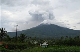 Indonesia ban hành cảnh báo hàng không mức cao nhất do núi lửa phun trào