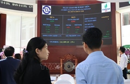 Thị trường giằng co, VN-Index mất hơn 4 điểm
