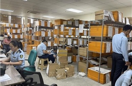 Cao điểm chống buôn lậu: Phạt doanh nghiệp kinh doanh hơn 4.000 pin điện thoại nhập lậu