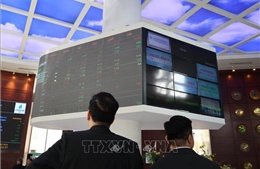 VN-Index rời mốc 1.350 điểm trước sức ép từ nhóm vốn hóa lớn