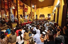 Hàng ngàn ngôi chùa trên cả nước đồng loạt cầu nguyện quốc thái, dân an