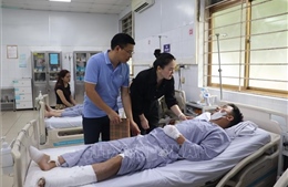 Vụ lật tàu trên vịnh Hạ Long: Nhiều tổ chức, cá nhân hỗ trợ gia đình các nạn nhân
