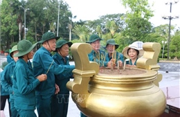 Thầm lặng chăm lo phần mộ các anh hùng, liệt sỹ