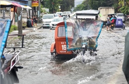 Hàng nghìn người Philippines sơ tán do lũ lụt sau bão Wipha