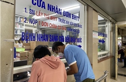 Bệnh viện chụp ảnh bệnh nhân khám bảo hiểm y tế: Nhiều ý kiến trái chiều
