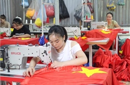 Những thôn làng Hà Nội thắm đỏ sắc cờ Tổ quốc