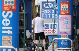 Giá dầu bật tăng 2% trước thêm đàm phán Mỹ - Nga