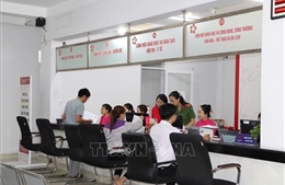 Đưa cán bộ về địa phương: Giải pháp trung gian gỡ nút thắt về thủ tục