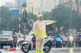 Nước ngập đã rút ở hầu hết các khu vực, người dân Thủ đô di chuyển khá thuận lợi