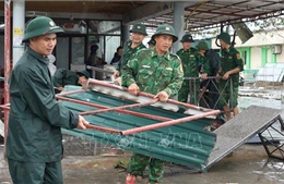 Ảnh hưởng bão số 5: Hà Tĩnh khẩn trương khôi phục hạ tầng thiết yếu phục vụ người dân