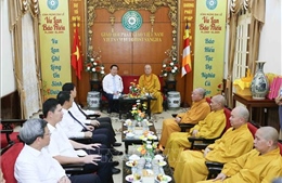 Trưởng Ban Tuyên giáo và Dân vận Trung ương thăm, chúc mừng các tổ chức tôn giáo