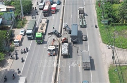 Tám xe ô tô va chạm liên hoàn, Quốc lộ 51 ùn tắc cả hai chiều