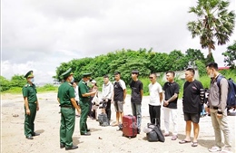 Tiếp nhận 38 công dân Việt Nam do Campuchia trao trả