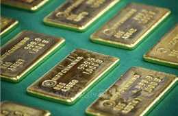 Giá vàng châu Á tiếp tục &#39;dậy sóng&#39;, lần đầu vượt 3.900 USD/ounce