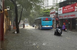 Hà Nội: Khuyến cáo người dân hạn chế di chuyển qua các điểm úng ngập