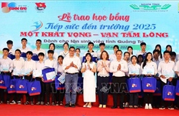 Trao 111 suất học bổng cho tân sinh viên có hoàn cảnh khó khăn