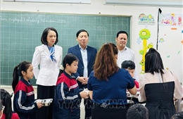 Hà Nội: Kiểm tra đột xuất việc thí điểm tổ chức bữa ăn bán trú