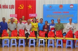 Hỗ trợ các gia đình, học sinh có hoàn cảnh khó khăn vươn lên trong cuộc sống