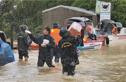 Tình người nơi &#39;rốn lũ&#39; Đà Nẵng