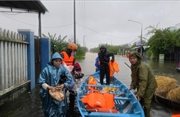 Đà Nẵng: Kịp thời hỗ trợ thức ăn, nước uống, nhu yếu phẩm cho người dân vùng lũ