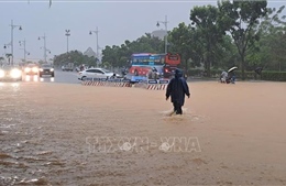 Lũ đang lên nhanh trở lại tại Huế