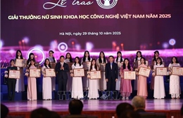 Trao giải thưởng tôn vinh các nhà khoa học trẻ, nữ sinh khoa học công nghệ