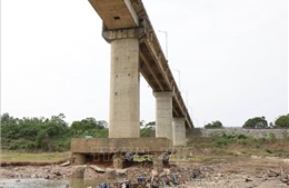 Sự cố cầu sông Lô: Xây dựng phương án đưa người dân qua sông tạm thời