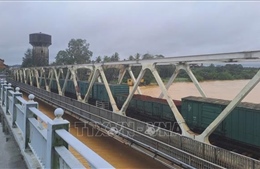 Ngành đường sắt lần thứ 3 điều tàu giữ cầu qua sông Hương