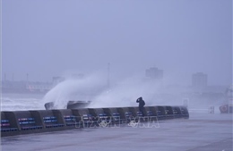 Anh: Bão Claudia gây lũ lụt nghiêm trọng tại xứ Wales