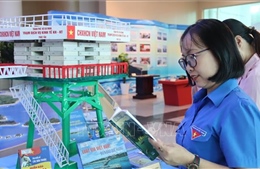 Khai mạc trưng bày chuyên đề &#39;Tổ quốc nhìn từ biển&#39;