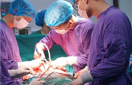 Phẫu thuật thành công ca u xơ tử cung khổng lồ nặng 4kg