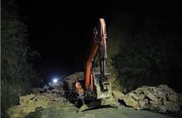 Quốc lộ 6 tạm thời thông tuyến sau vụ sạt lở làm 3 người tử vong