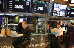 Nhà đầu tư chờ các báo cáo kinh tế, Phố Wall chốt phiên đầu tuần giảm điểm