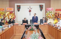 Phó Chủ tịch Quốc hội Trần Quang Phương chúc mừng Giáng sinh tại Tòa Giám mục Giáo phận Cần Thơ