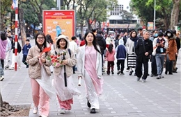 Người dân Hà Nội và du khách tận hưởng kỳ nghỉ Tết Dương lịch 2026