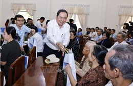 Chủ tịch Quốc hội Trần Thanh Mẫn thăm, tặng quà gia đình chính sách tại Cần Thơ