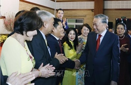 Tổng Bí thư Tô Lâm gặp gỡ cán bộ Đại sứ quán và cộng đồng người Việt tại Campuchia