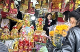 Sôi động thị trường đồ lễ cúng Táo quân, giá cả ổn định