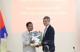 Tri ân các gia đình có công với cách mạng tại Campuchia