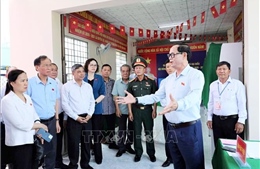 Phó Chủ tịch Quốc hội Trần Quang Phương kiểm tra công tác bầu cử tại Cần Thơ
