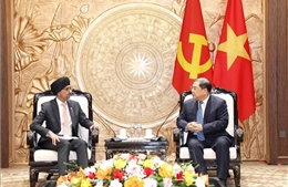 Chánh Văn phòng Trung ương Đảng tiếp Đại sứ Singapore