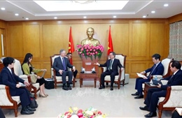 Trưởng Ban Chính sách, Chiến lược TƯ Nguyễn Thanh Nghị tiếp Ủy viên HĐQT Tập đoàn The Asia Group