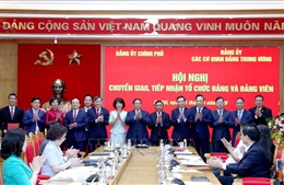 Chuyển giao và tiếp nhận 5 tổ chức đảng về Đảng ủy các cơ quan Đảng Trung ương