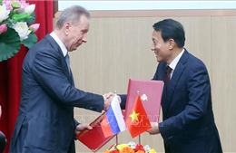 Bộ trưởng Công an hội đàm với Giám đốc Cơ quan Vệ binh quốc gia Liên bang Nga