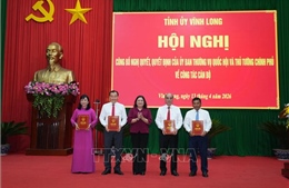 Vĩnh Long công bố các nghị quyết, quyết định về công tác cán bộ
