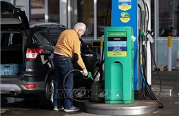 Giá dầu tăng mạnh do lo ngại gián đoạn nguồn cung